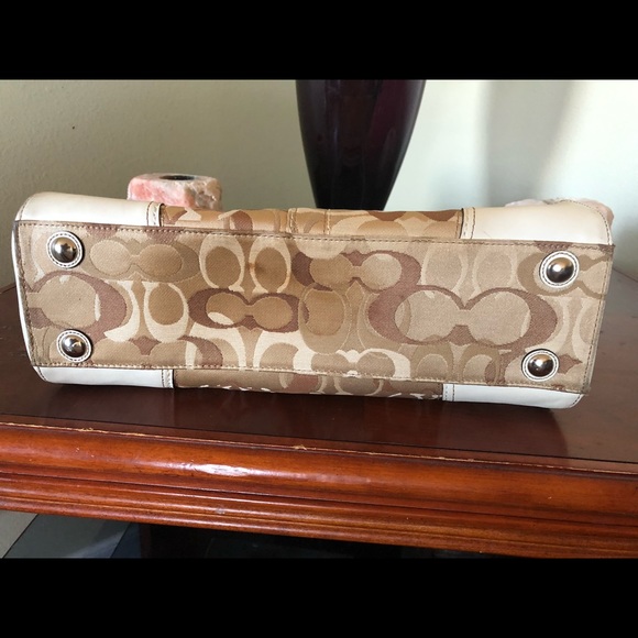 Authentic Coach handbag - Picture 4 of 8